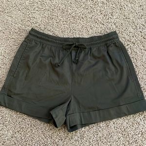Lou & Grey short size small